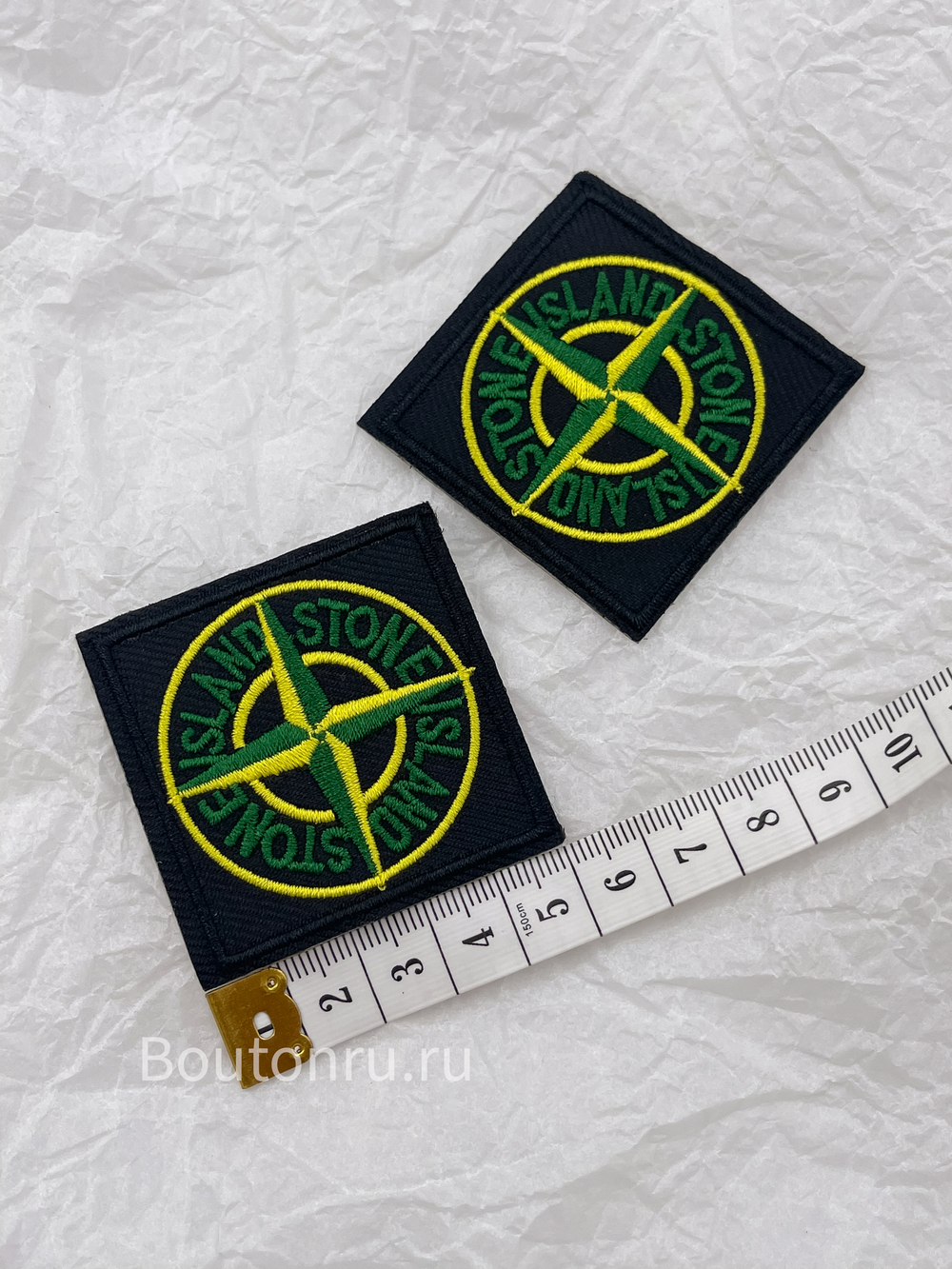 Нашивка квадратная черная бренд SI (Стоун Ай.) 5 см