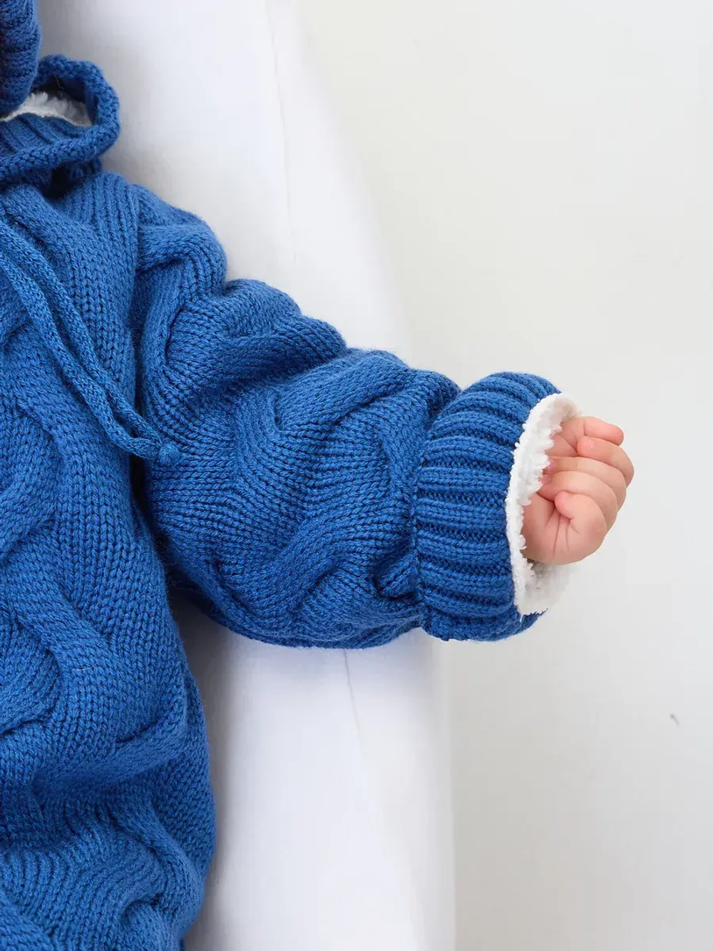 Комплект вязаный новорожденному: комбинезон+шапка+пинетки