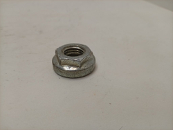 WLK24271OE/04 кт30 Гайка крепления шкива стиральной машины Bosch 615939 б/у