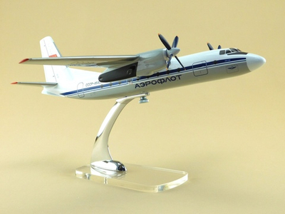 Модель самолета Ан-24 (М1:72, Аэрофлот СССР-46427)