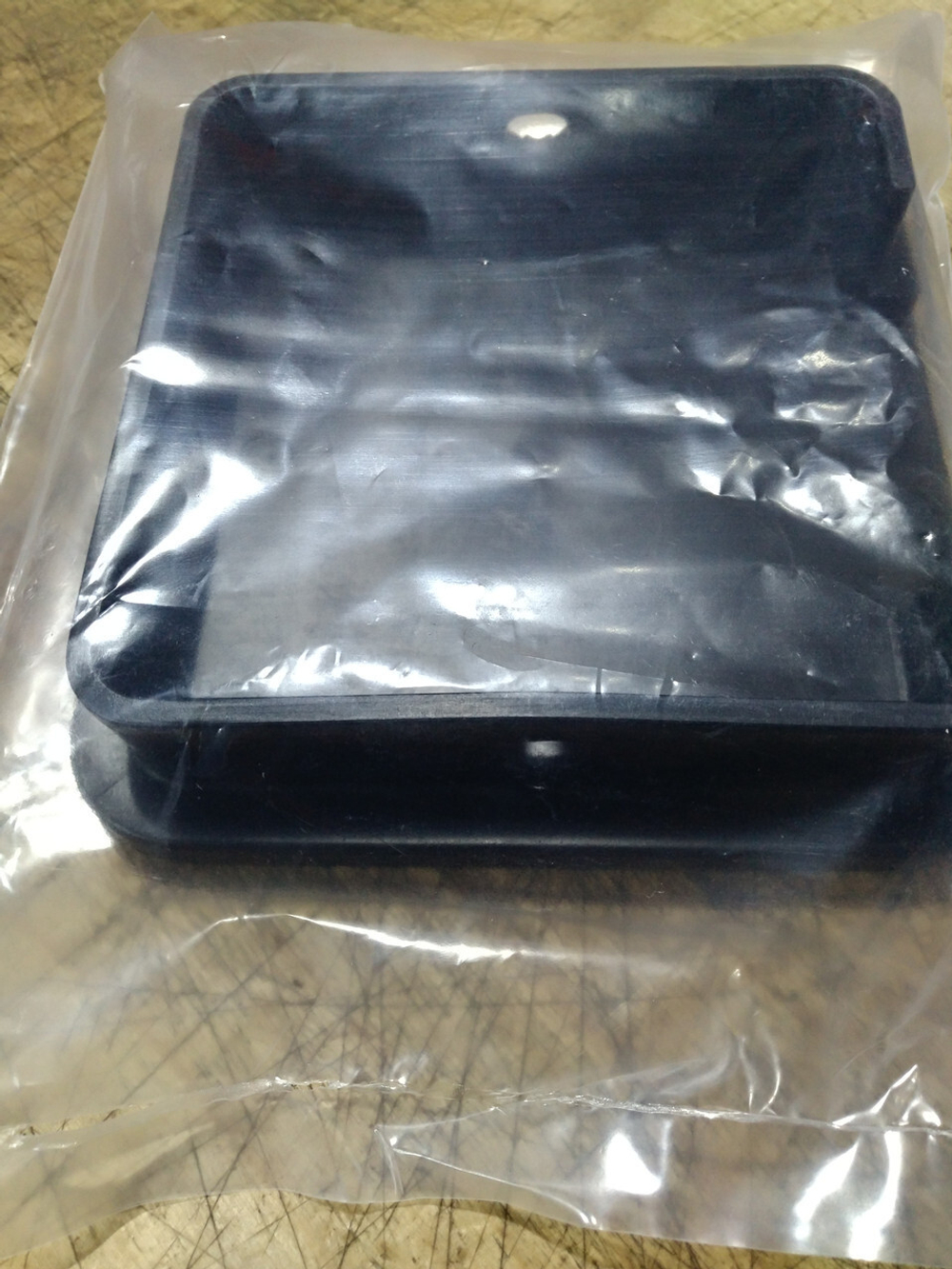 Крышка 201156023 столба аутригера  Elaz