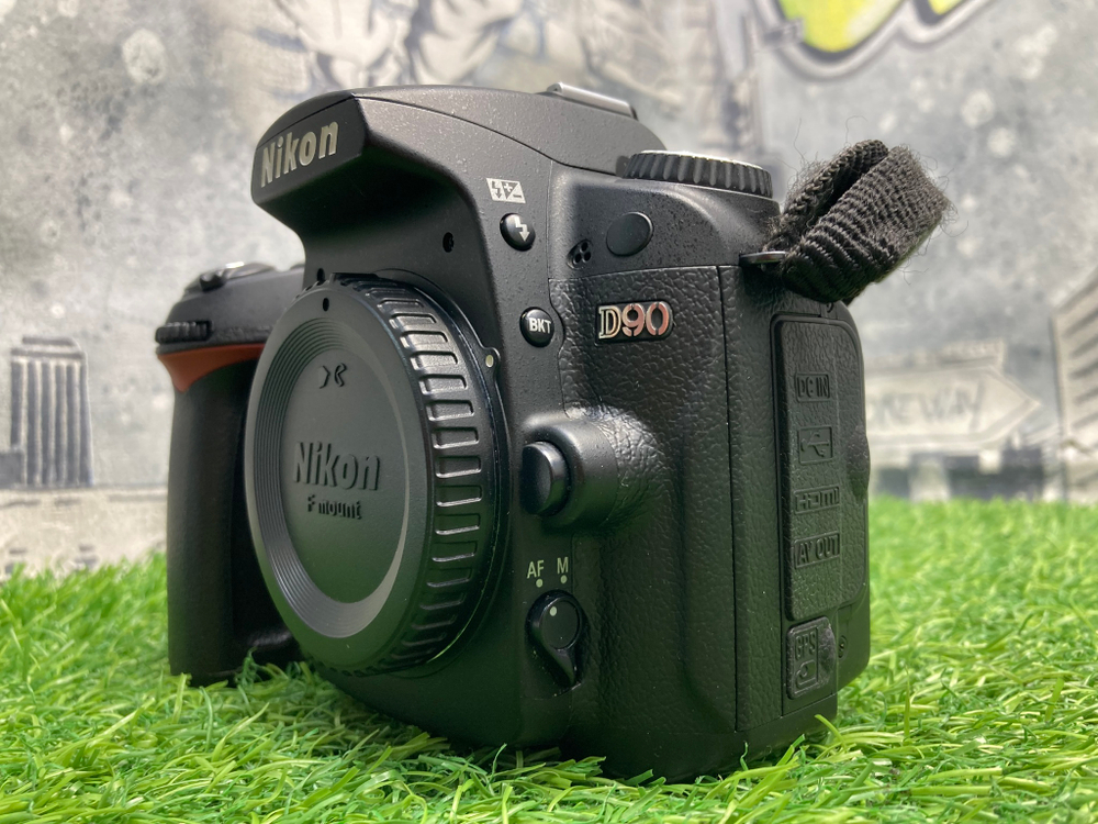 Nikon D90 8.700 кадров
