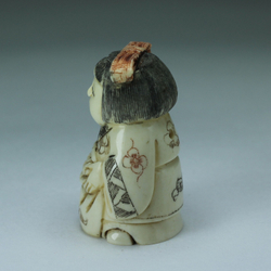 Нэцкэ Девочка с мешком риса