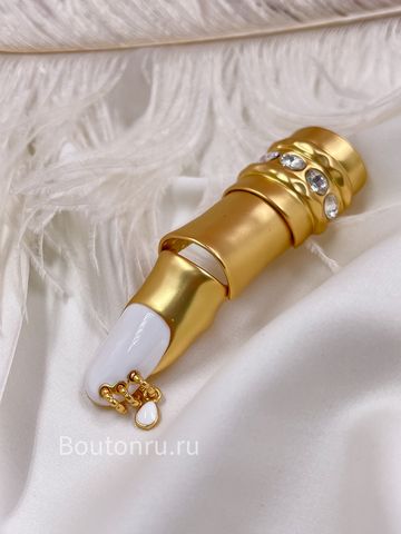 Кольцо-трансформер Скиапар. в виде пальца с белым ногтем и пирсингом