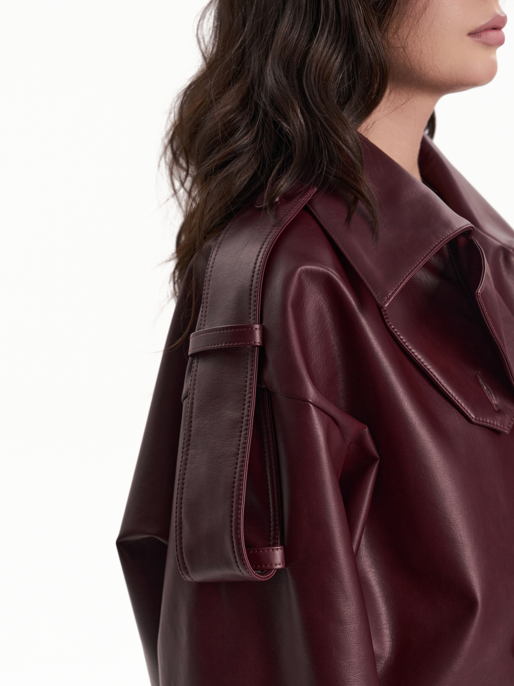 Косуха экокожа в бордовом цвете