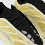 кроссовки Adidas Yeezy 700 v3 Safflower Wmns G54853