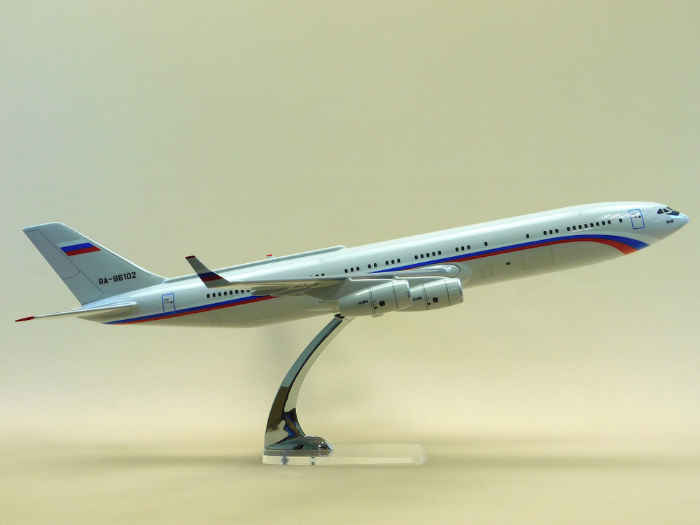 Модель самолета Ил-96-400ПУ (М1:100, СЛО Россия)