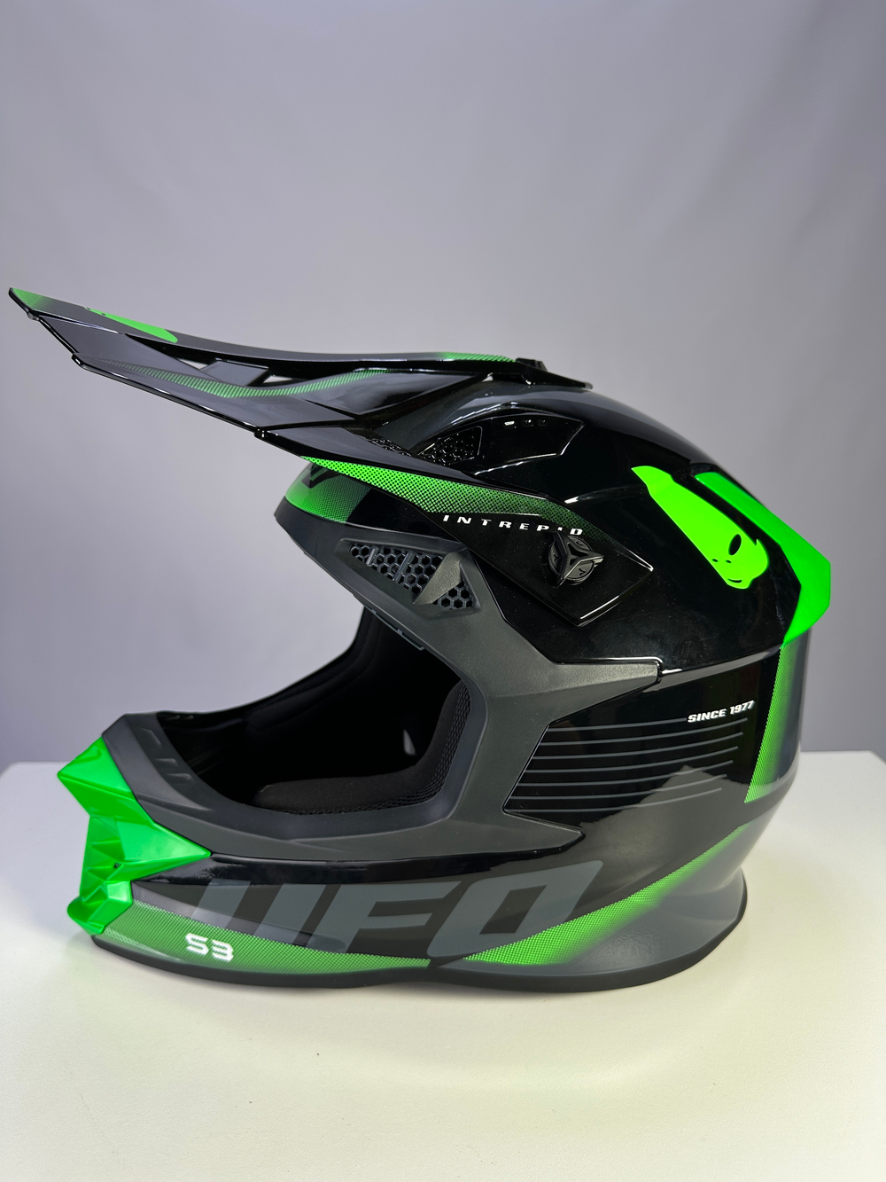 Мотошлем UFO HELMET INTREPID Black/Green
