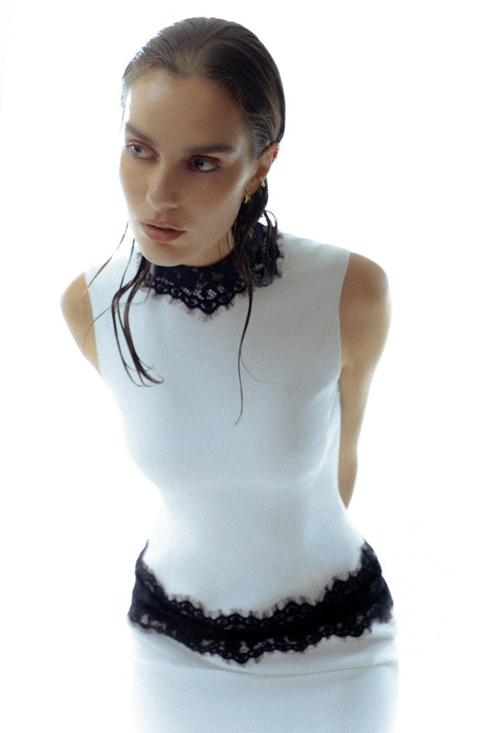 Платье макси из крепа и кружева