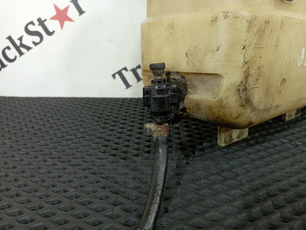 Бачок отопителя 7L