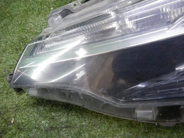 Фара левая Toyota Corolla E160 (2015-2019) LED