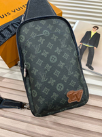 Сумка-слинг Louis Vuitton
