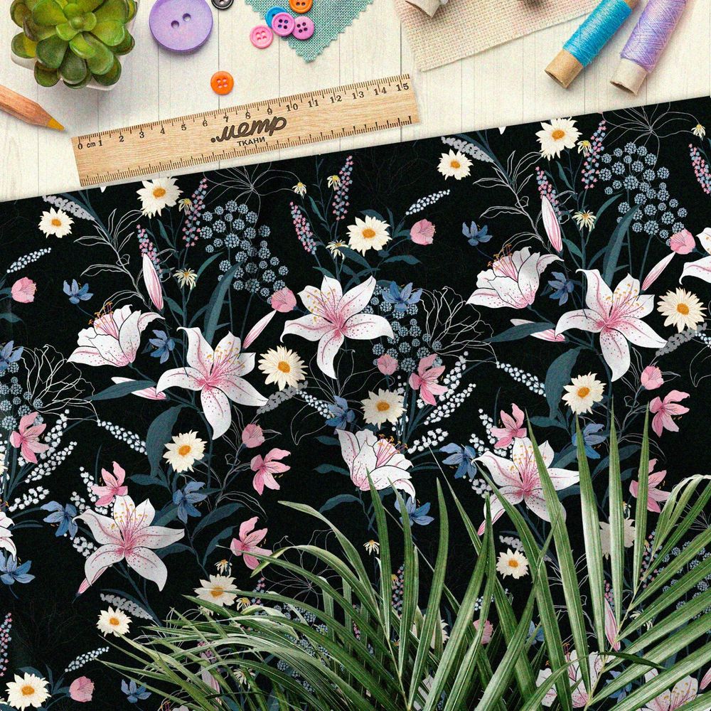 Ткань таффета нарисованные лилии и ромашки на чёрном фоне
