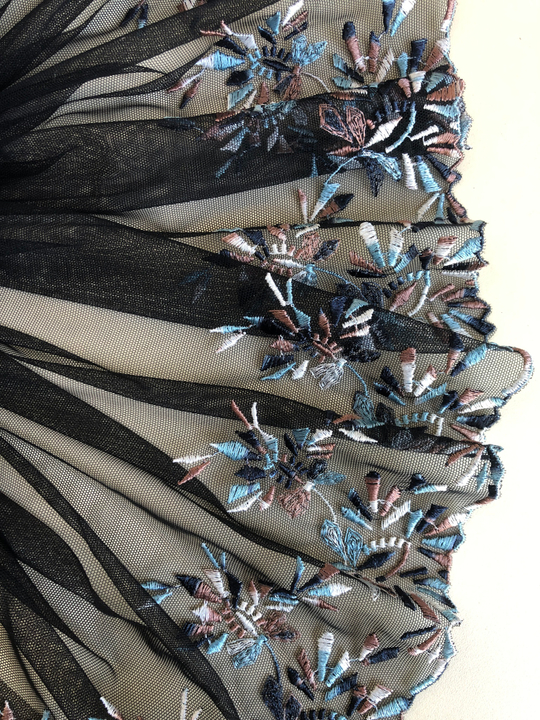 Тесьма сетка с вышивкой, черный/бел.голуб.коричн., 23см