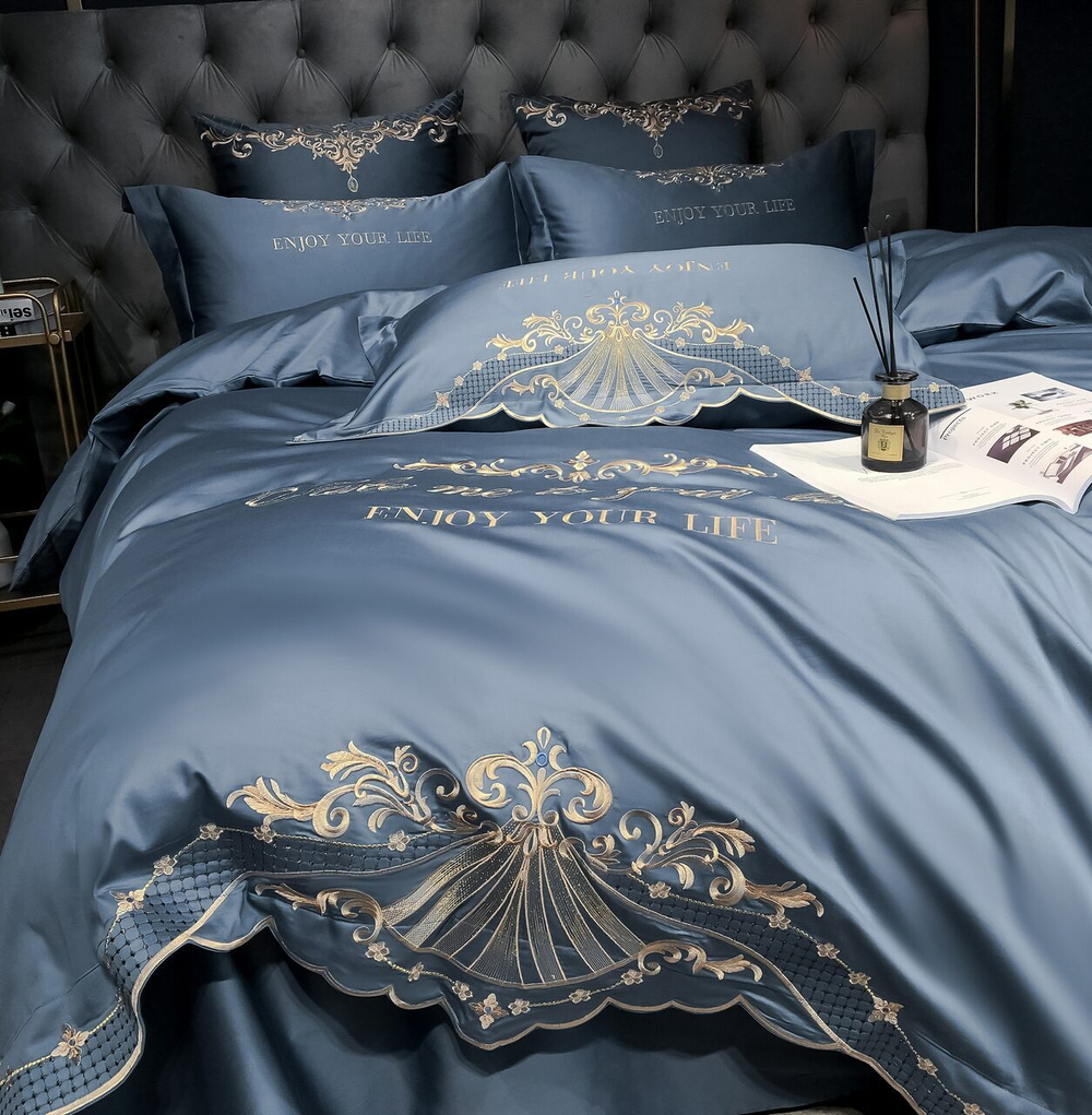 Постельное белье Сатин Гладкокрашеный Вышивка Делюкс на резинке DHCR005