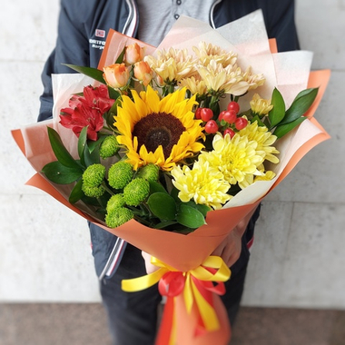 Авторский букет с подсолнухом