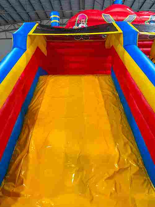 Надувной корабль «Весёлый Роджер с крышей», 10х6,3х6