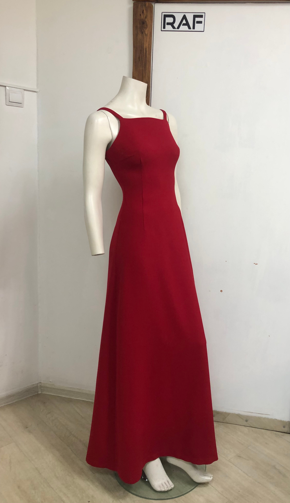 Платье на выпускной длиной в пол бордовое с болеро ( длинный рукав )