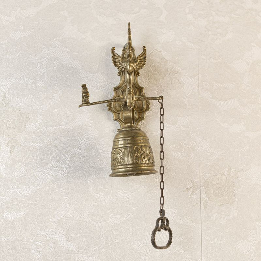Настенный колокол с фигурой