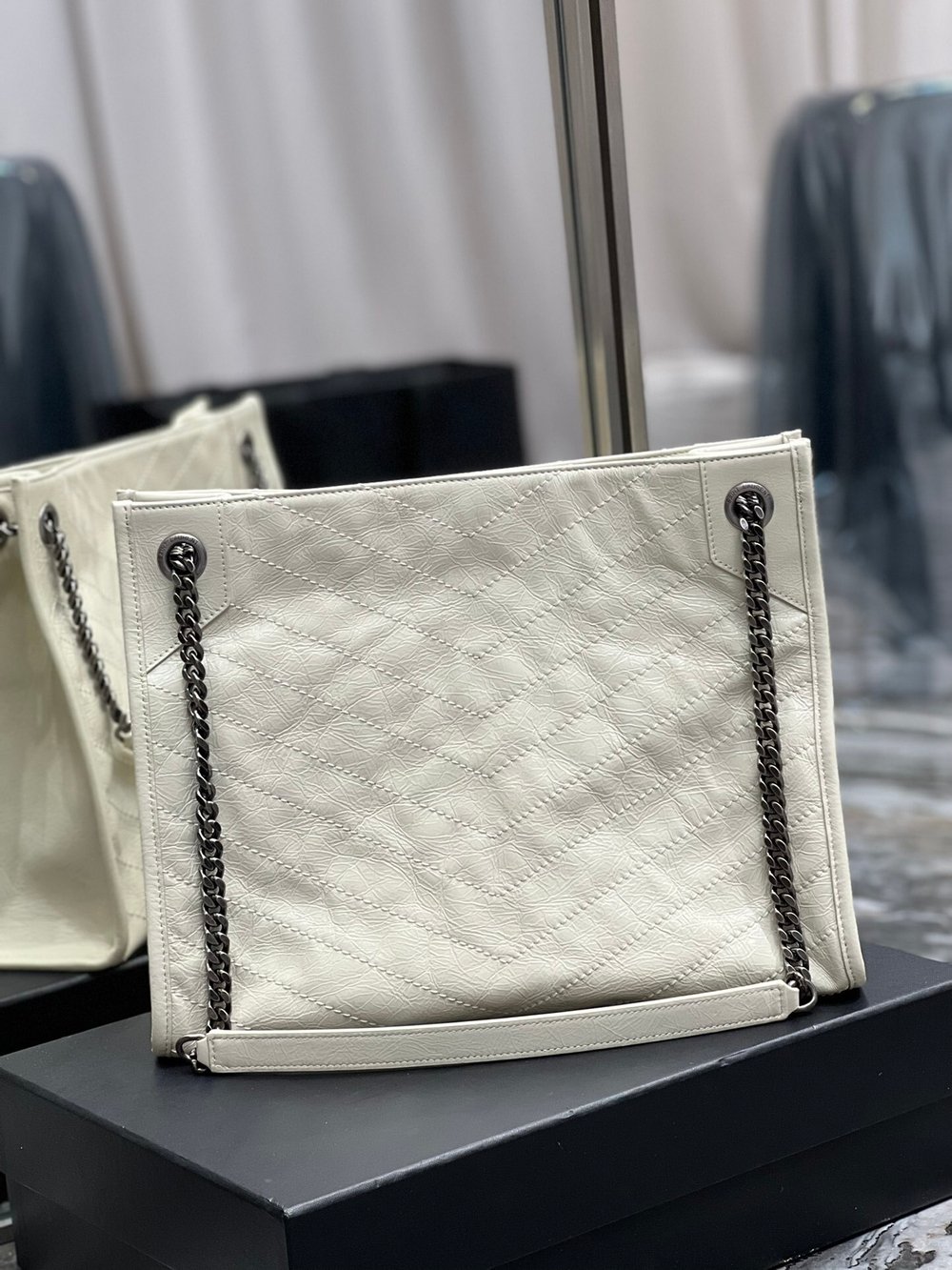 Yves Saint Laurent Niki Shopping Bag 33 cm