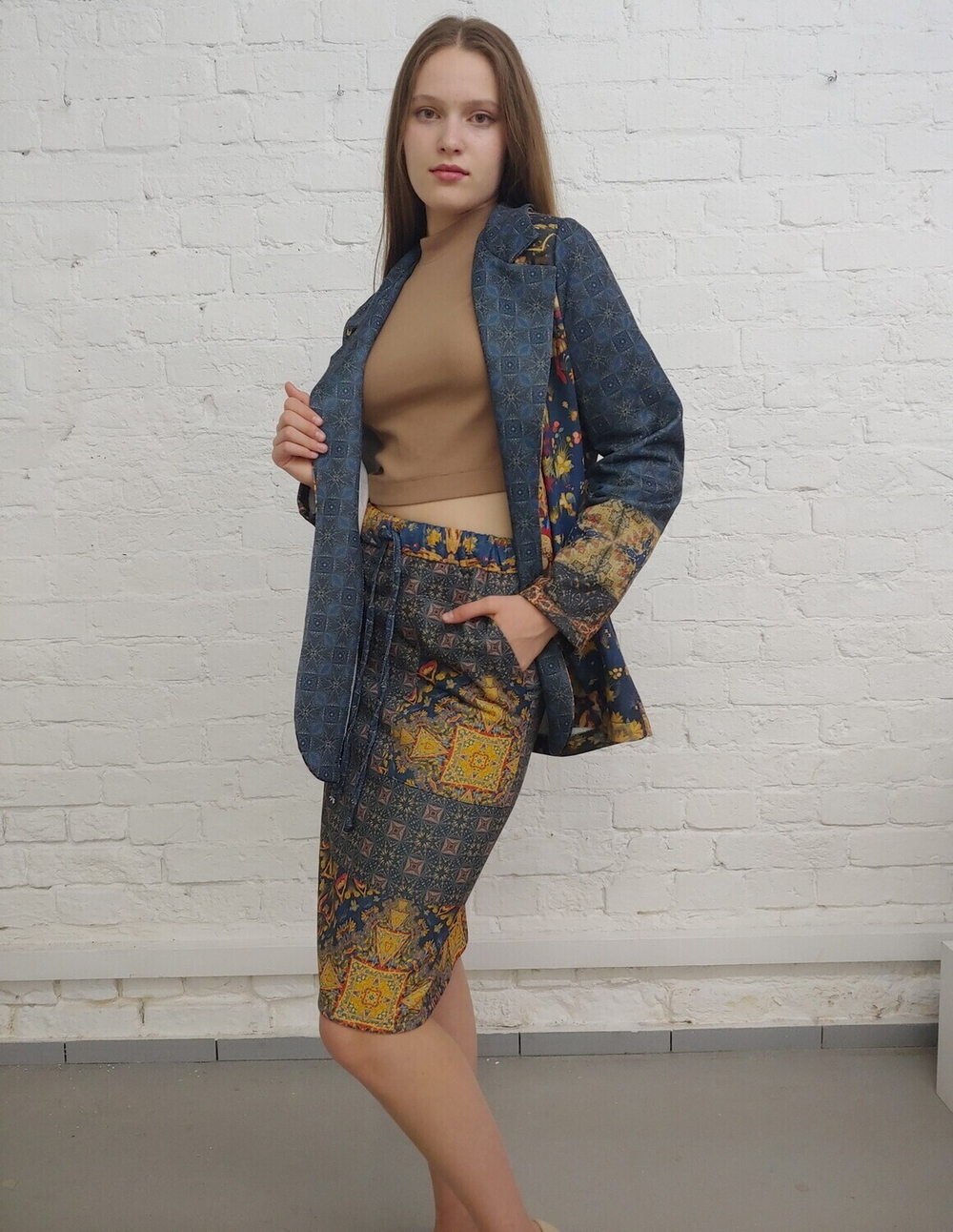 Комплект (жакет и юбка) "Кормление птиц", по мотивам средневековой шпалеры 15 века