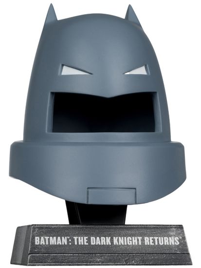Фигурка McFarlane Маска Бэтмена 1:3 DC (Dark Knight returns) Armored Batman Cowl 18см 79361 / фигурка по мотивам вселенной "DC", Бэтмен