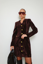 Платье из велюра с акцентными пуговицами