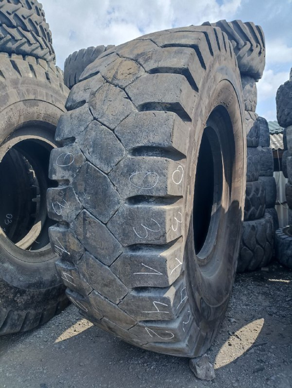 33.00R51 Bridgestone VRDP шина б/у