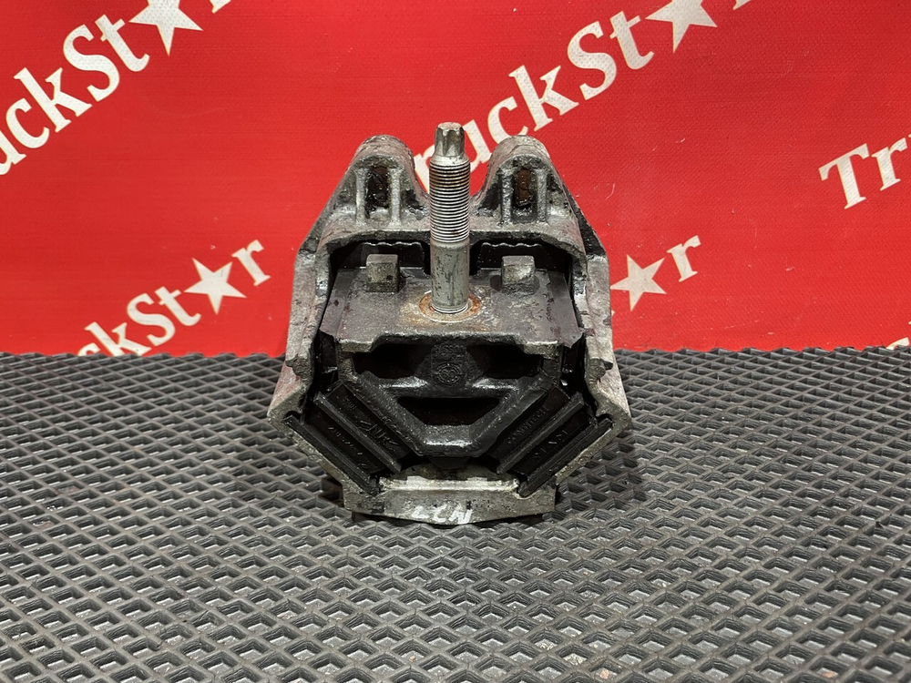 Подушка двигателя передняя