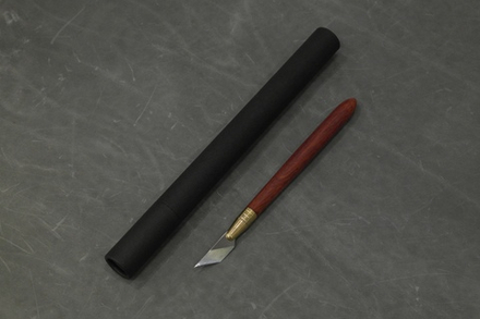 Скальпель для работы с кожей