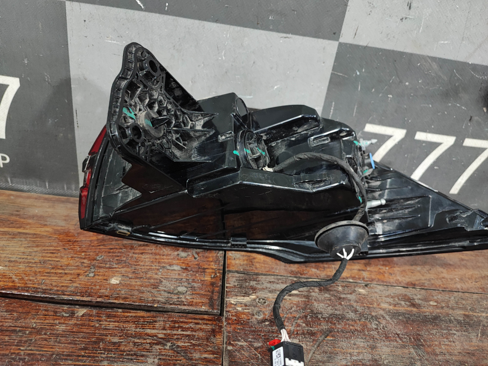 Фонарь задний левый Geely Monjaro 21-нв Б/У Оригинал 7057046100