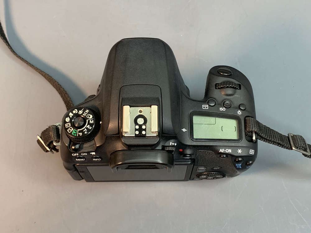 Canon EOS 77D Body