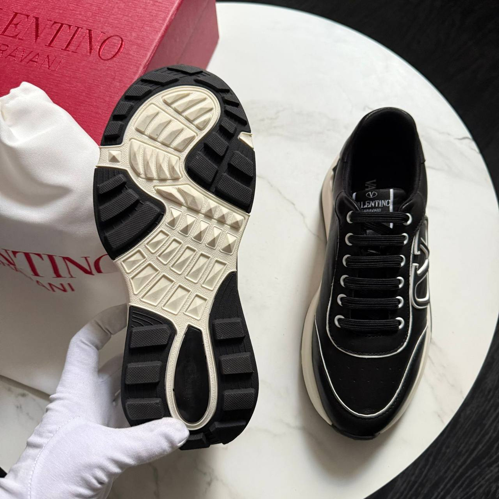 Кроссовки Valentino