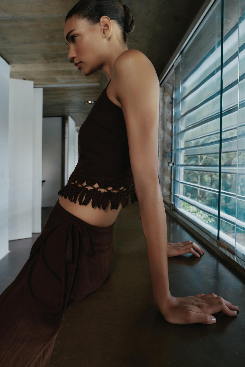 ZARA КРОП-ТОП С БАХРОМОЙ, КОРИЧНЕВЫЙ