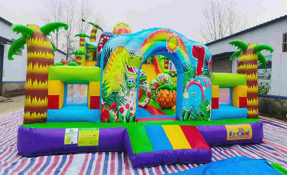 Коммерческий надувной батут "Хамелеон и динозавры" 12*6*6 м