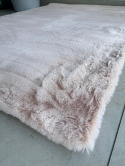 Ковер меховой имитация кроличьего меха