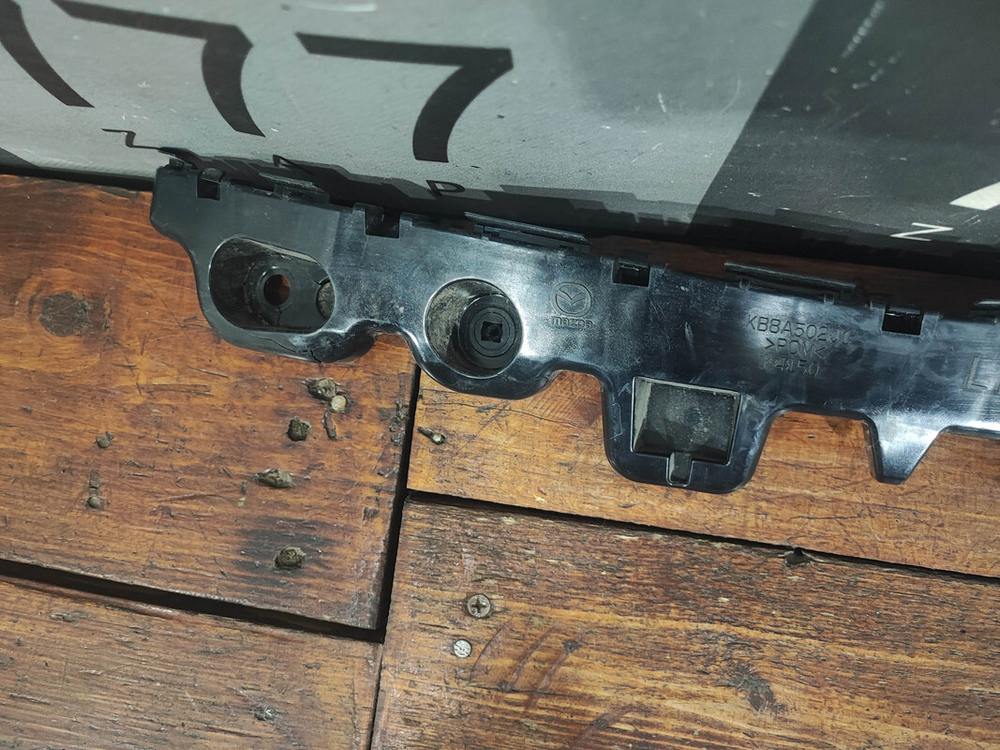 Кронштейн заднего бампера левый Mazda CX-5 2 (KF) 17-нв Б/У Оригинал KB8A502J1