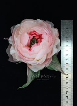 Брошь Английская роза из шелка розовая