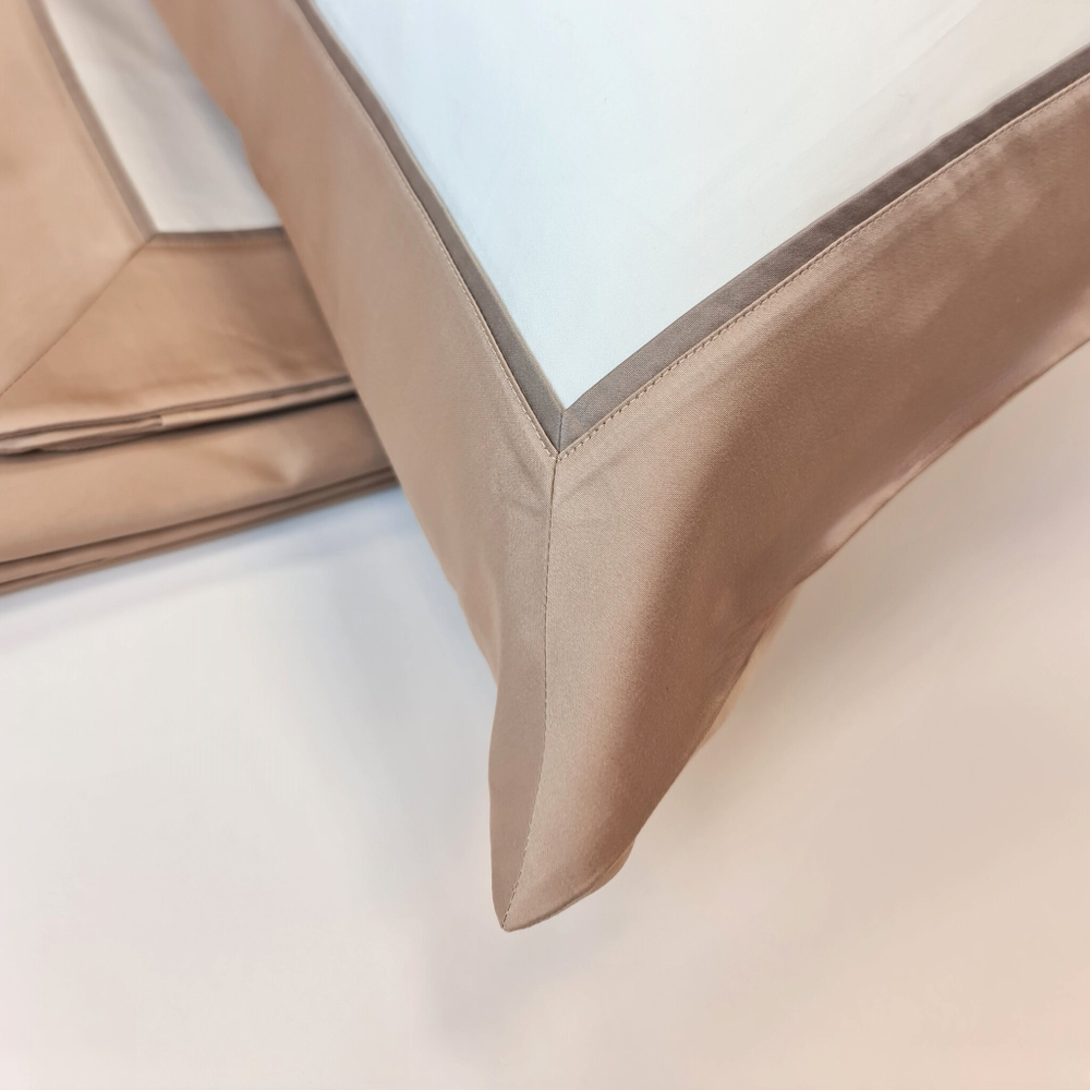 Постельное белье cемейное Сlaire&Caroll Frame белое с бежевым