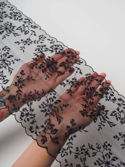 Вышивка на сетке черная неэластичная ширина 20 см ОТРЕЗЫ