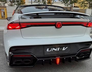 Диффузор заднего бампера с LED лампой Changan UNI V 2025 чёрный глянец