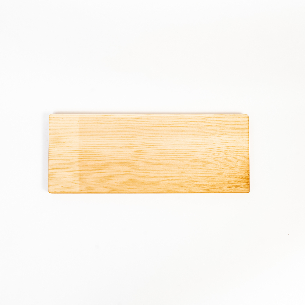 Деревянная разделочная доска из древесины сибирского кедра для мяса с гравировкой "сыр" RD30