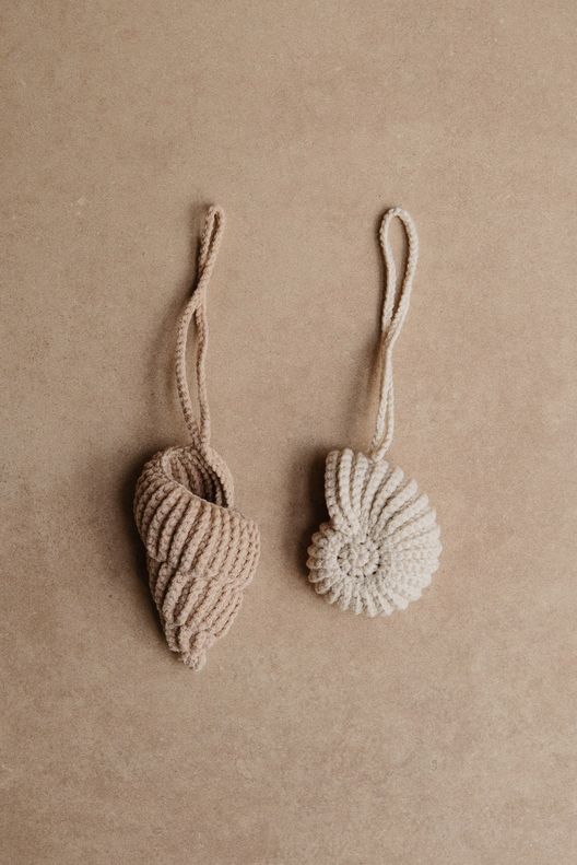 Вязаный брелок Ракушка / Бабушкины Связи