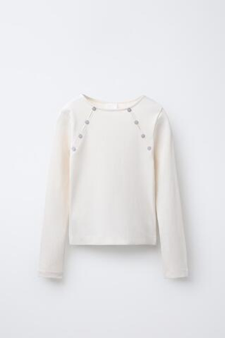 ZARA ФУТБОЛКА В РУБЧИК С ПУГОВИЦАМИ И ВЫРЕЗОМ, ЭКРЮ