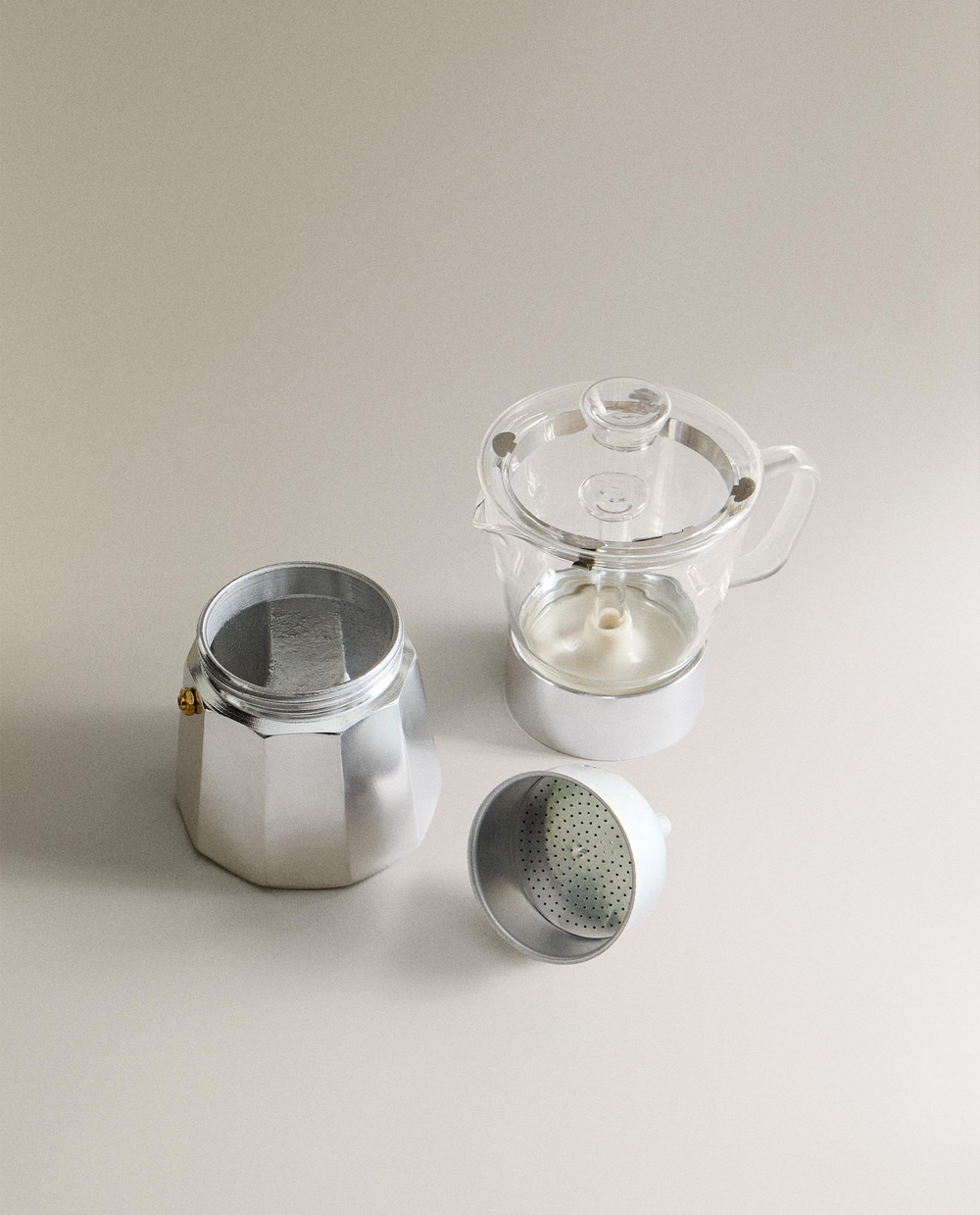 Zara Home Гейзерная кофеварка на 6 чашек, алюминий и боросиликатное стекло, для всех плит