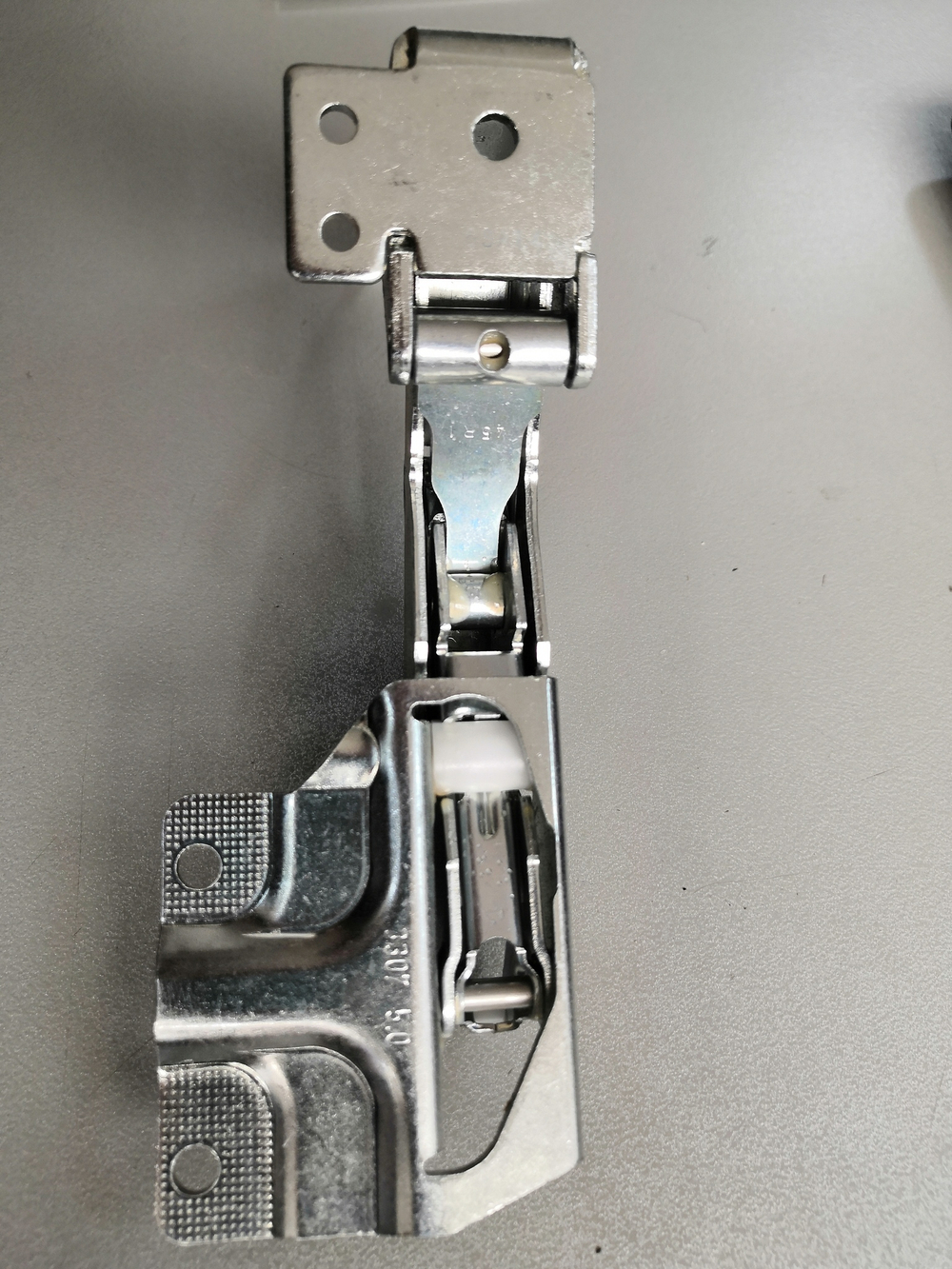 Петля  холодильника БОШ , 3307 5.0 (Нижняя)