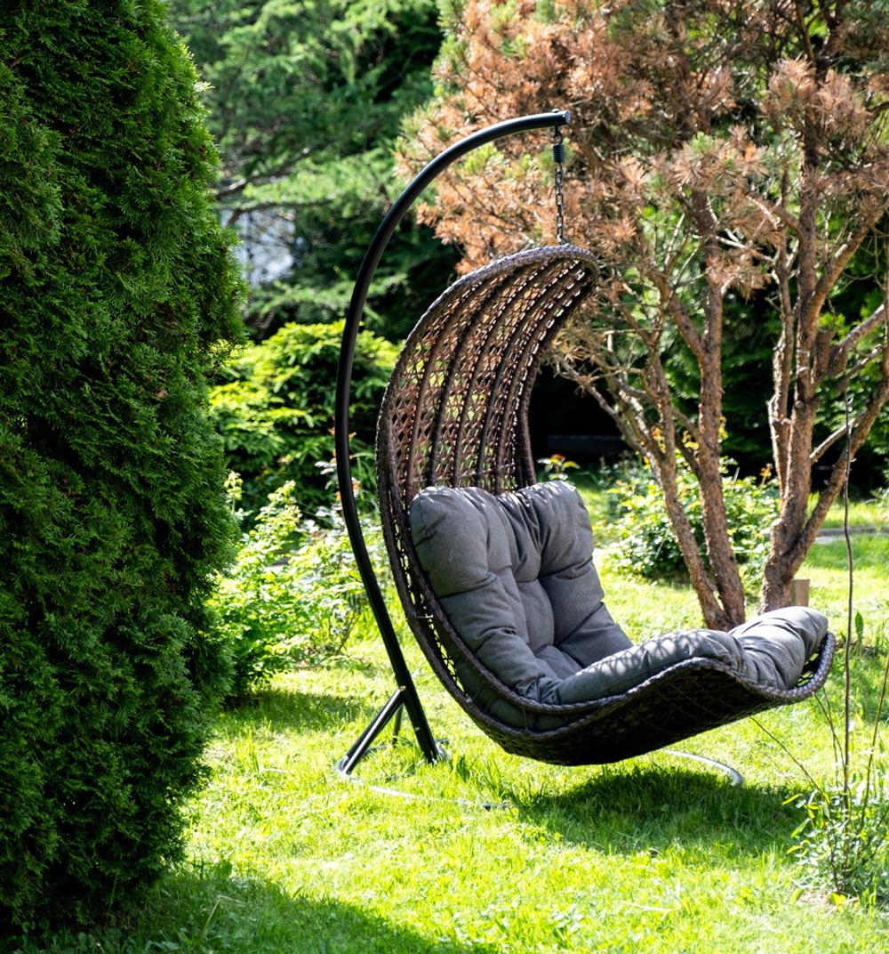 "Виши" подвесное кресло-кокон из искусственного ротанга, цвет коричневый с серо-коричневой подушкой