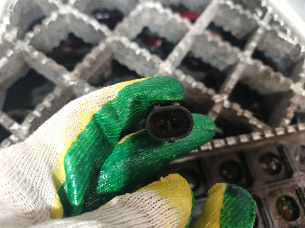 Корпус подножек правый 2022г