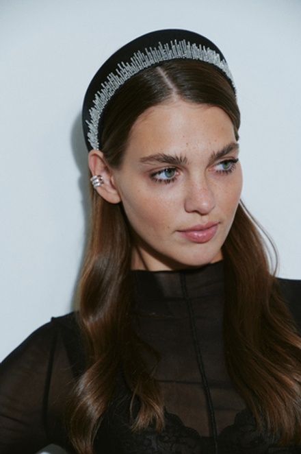 Кокошник из серебристого стекляруса