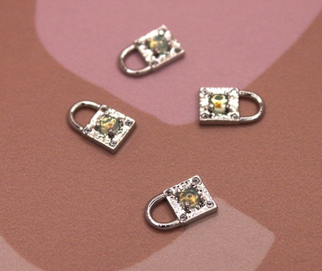 Подвеска замок 6х10 мм белый